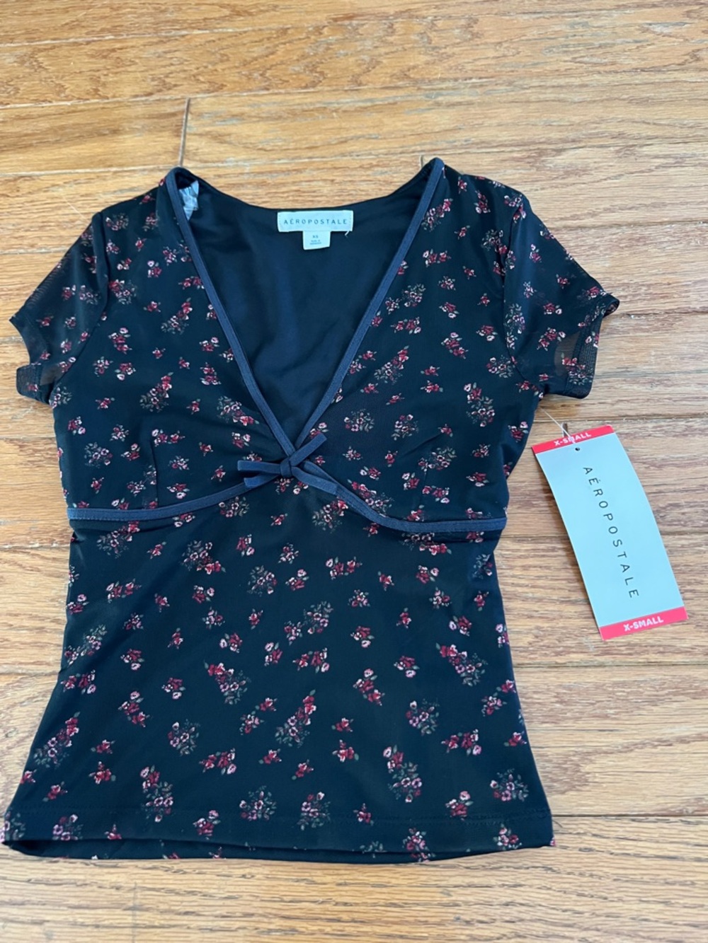 NWT Aeropostale Black Floral V-Neck Women's Top XS
